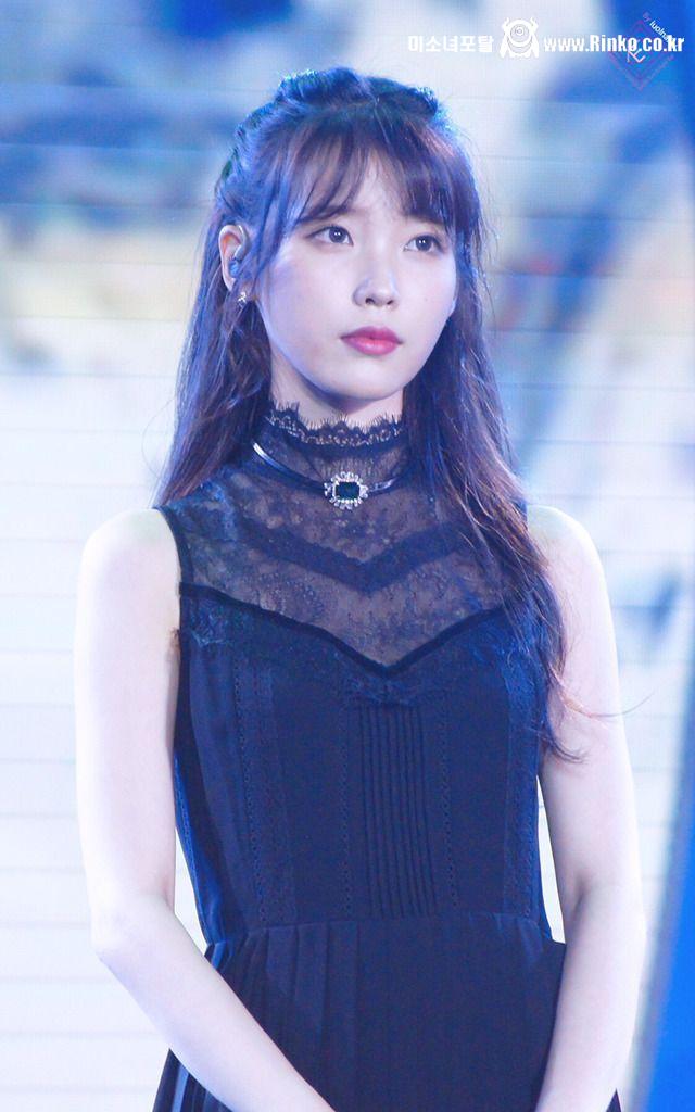 긴머리도 잘 어울리는 아이유