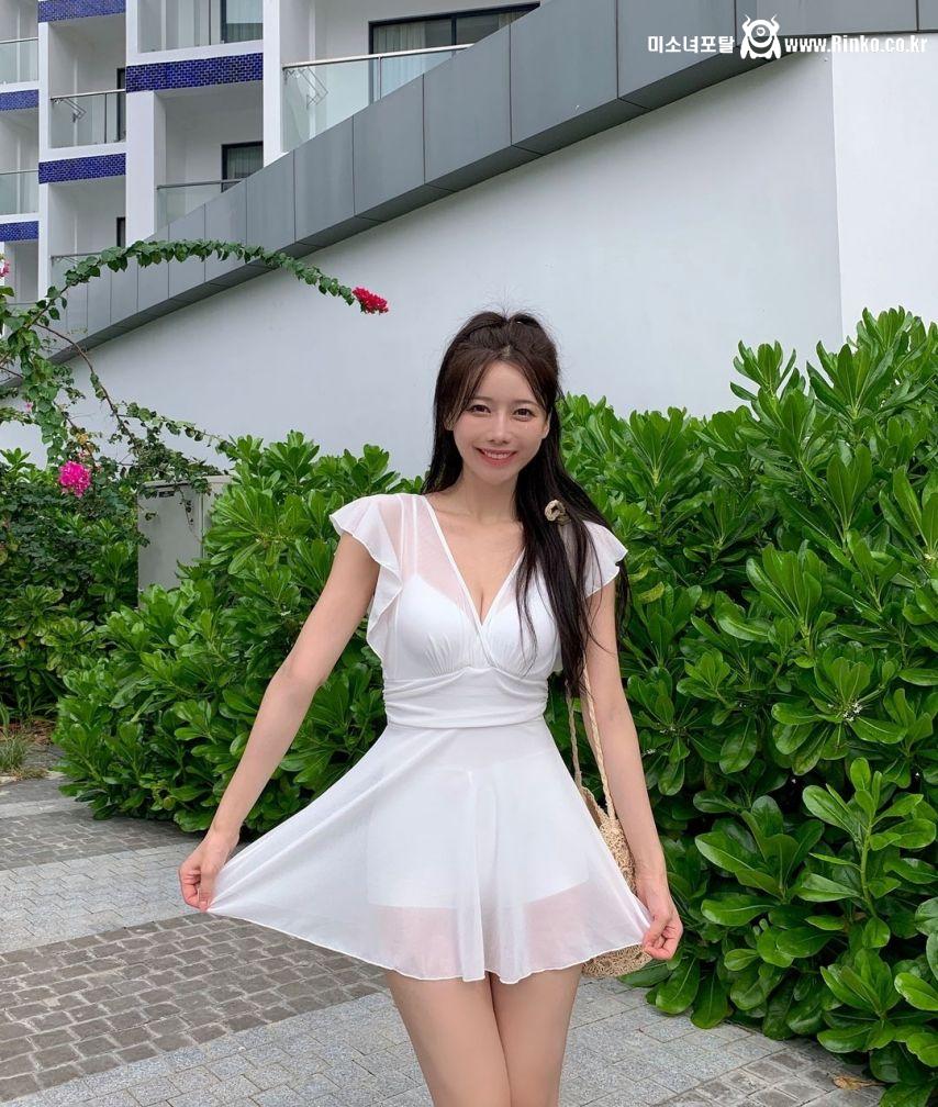 아이폰 후면카메라로 셀카 찍는 아이유