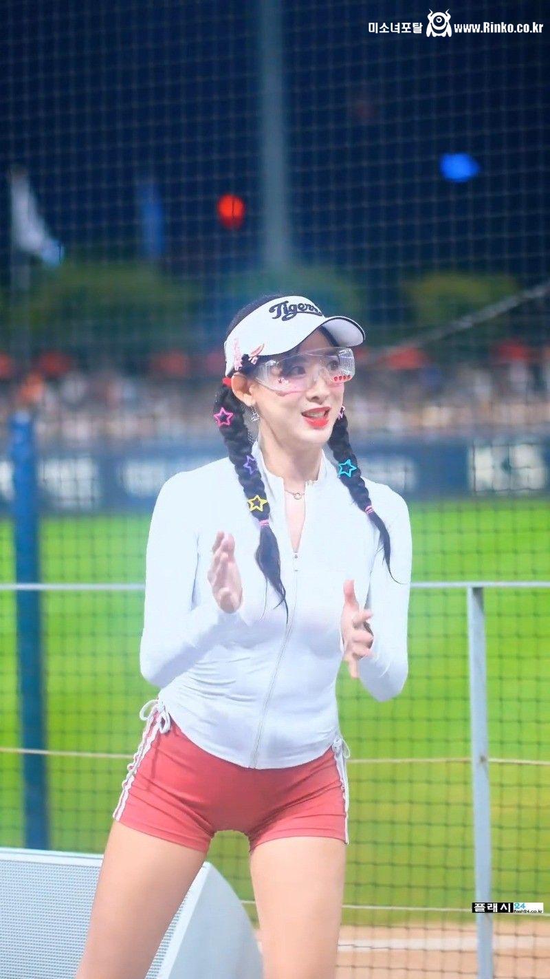 치어디러 김한나 바이크슈츠