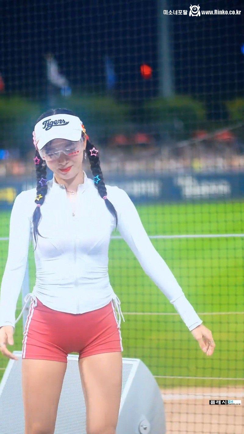 치어디러 김한나 바이크슈츠