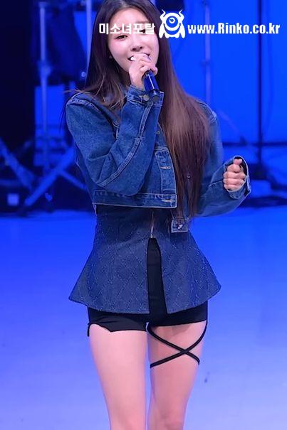 검정 숏팬츠 이미주