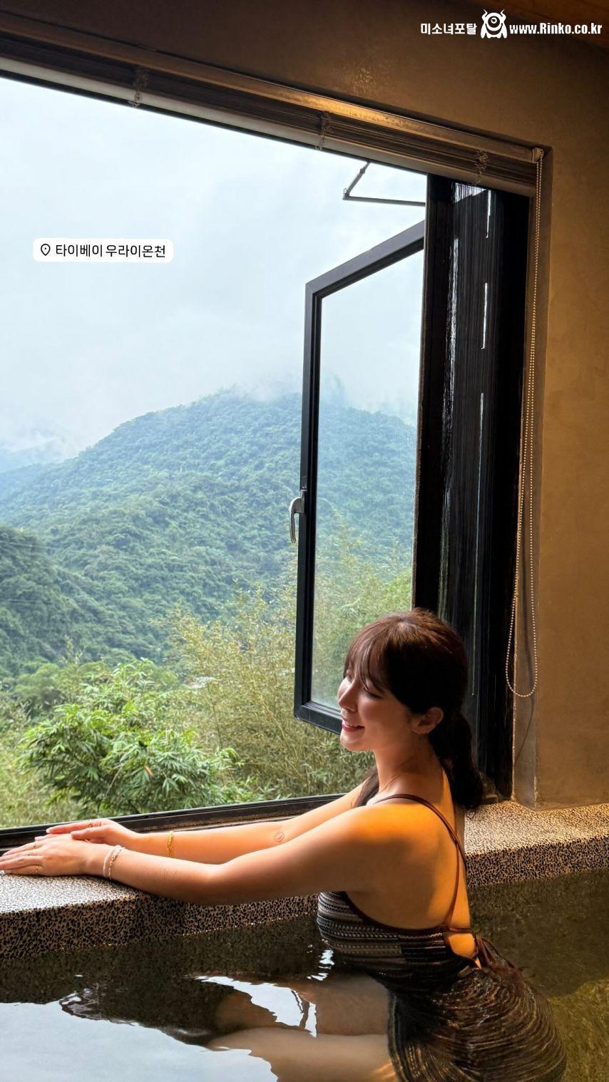 안지현 & 김현영 치어리더 모노키니 수영복 투샷