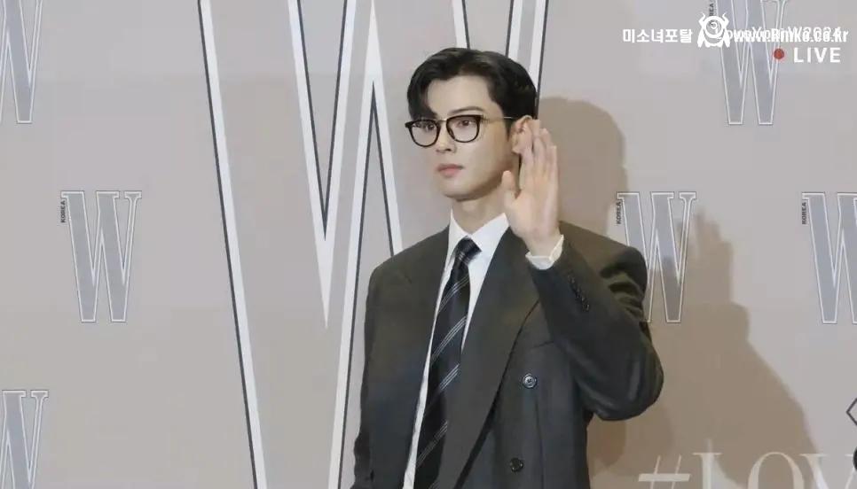 오늘자 미친거같은 유방암 자선행사 차은우