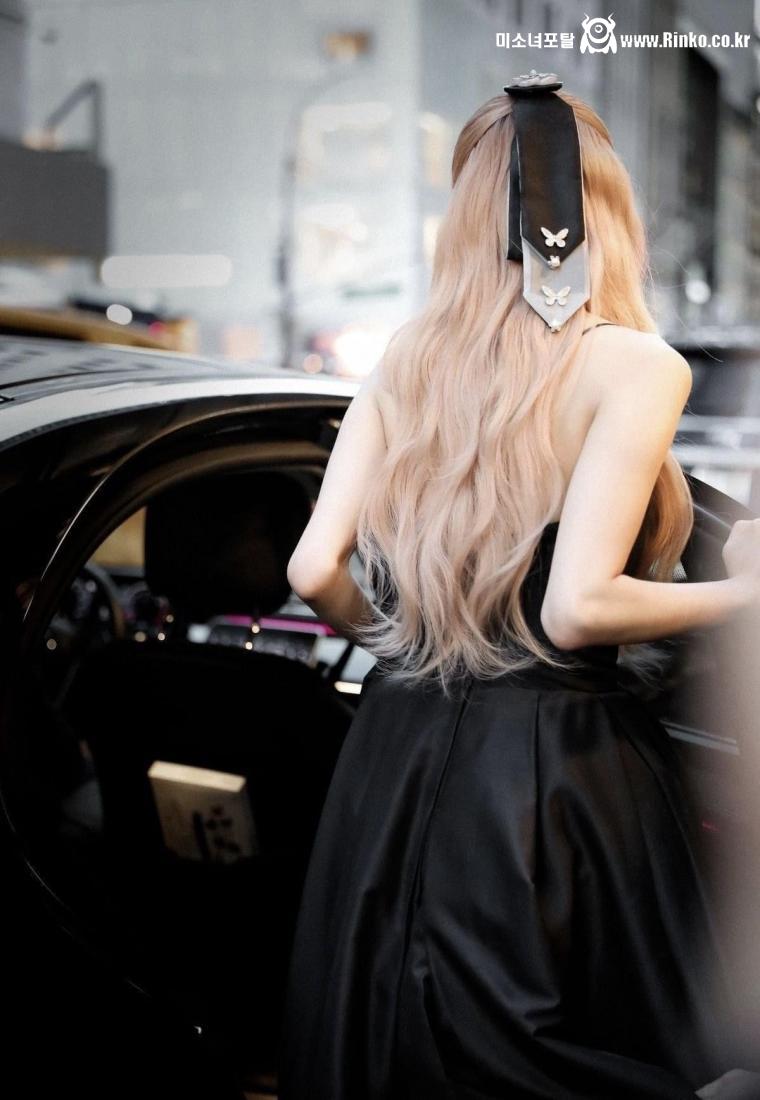 뉴욕 행사에서 한국 전통복장 댕기를 하고 온 블핑 로제