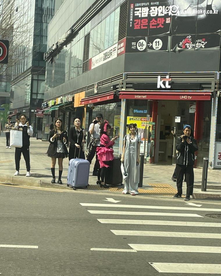 춘리(?) 머리하고 지락실 촬영중인 안유진 몸매 비율 ㄷㄷ