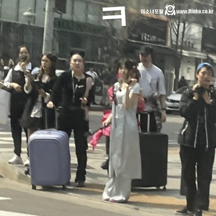 춘리(?) 머리하고 지락실 촬영중인 안유진 몸매 비율 ㄷㄷ