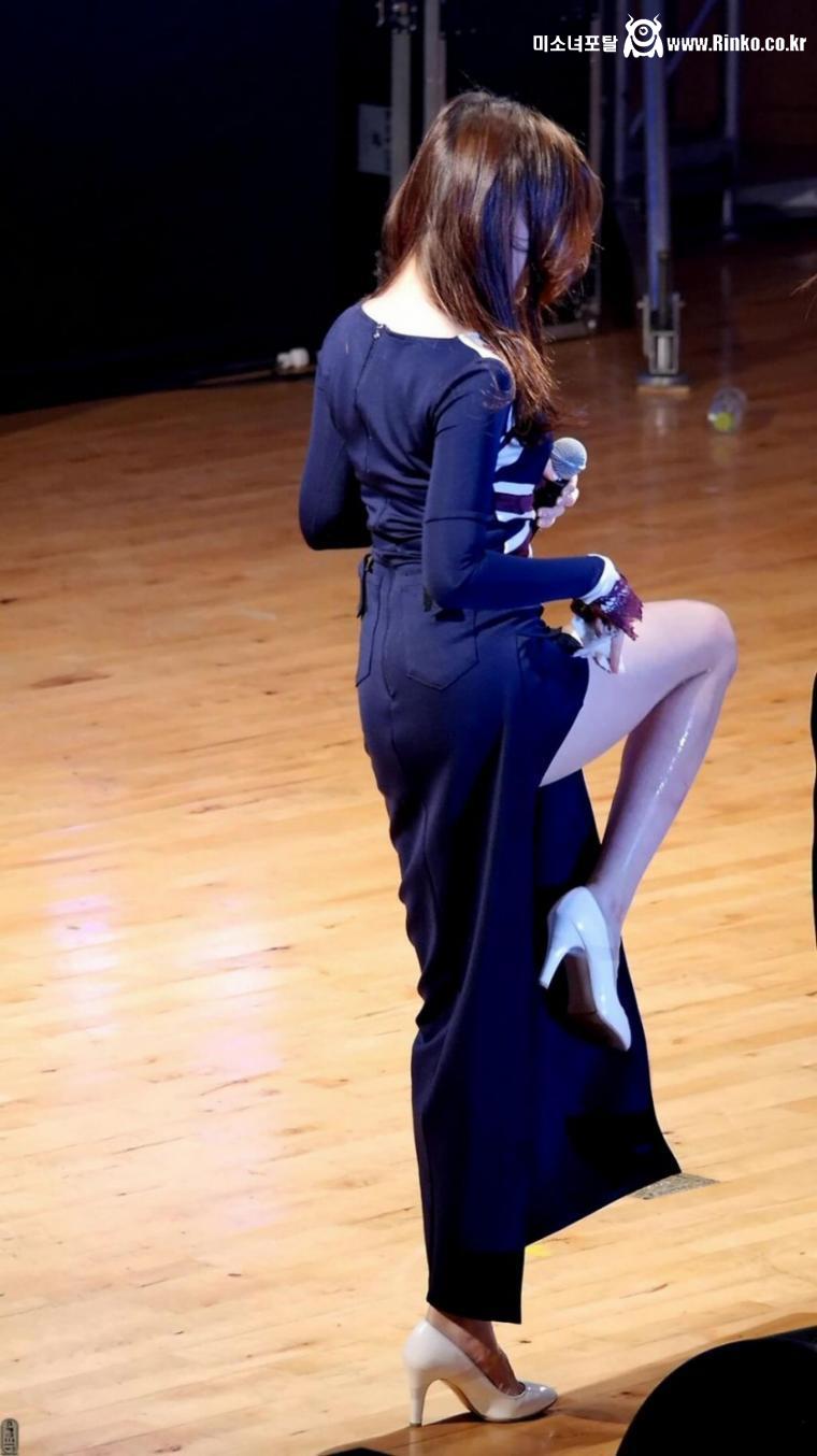 물이 줄줄 흐르는 옆트임 허벅지 걸스데이 민아