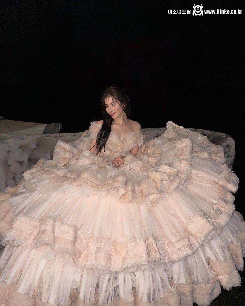 드레스 여신 트와이스 사나