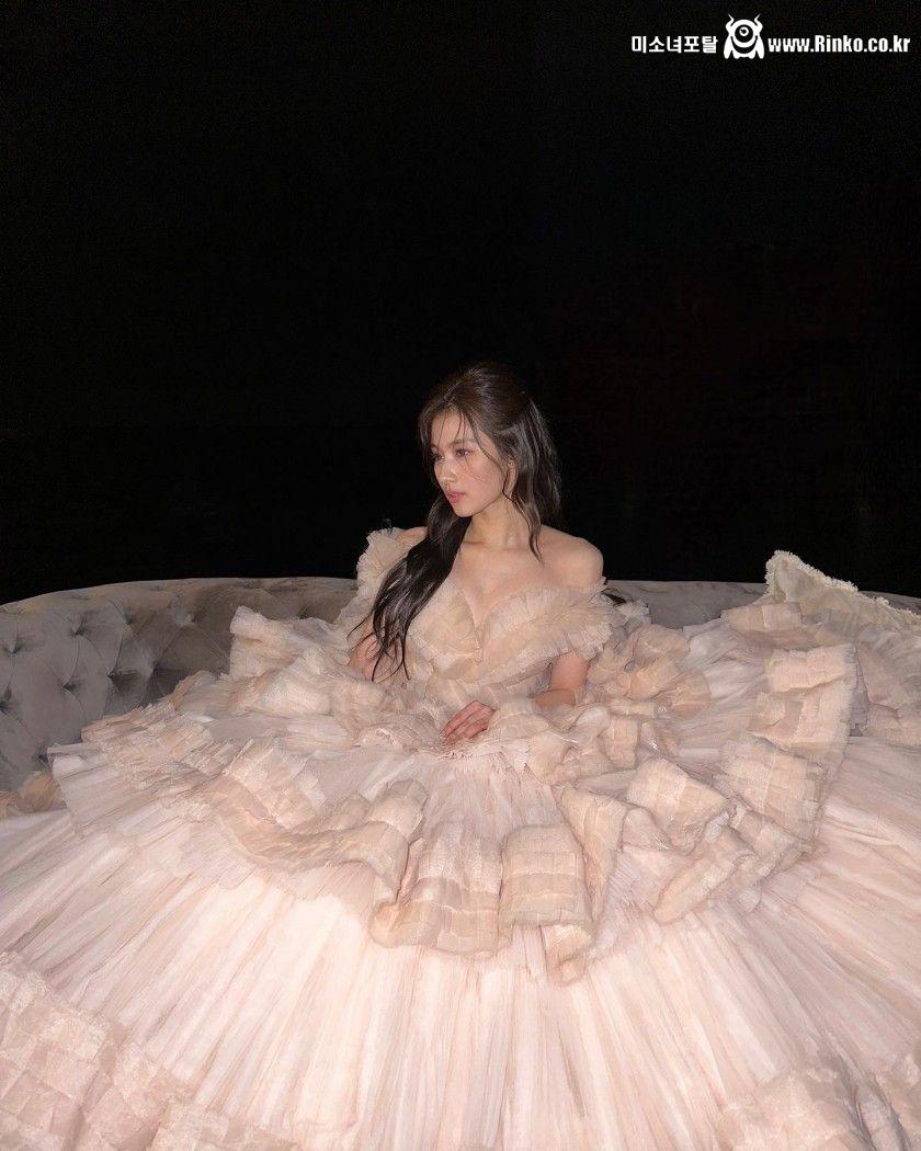 드레스 여신 트와이스 사나