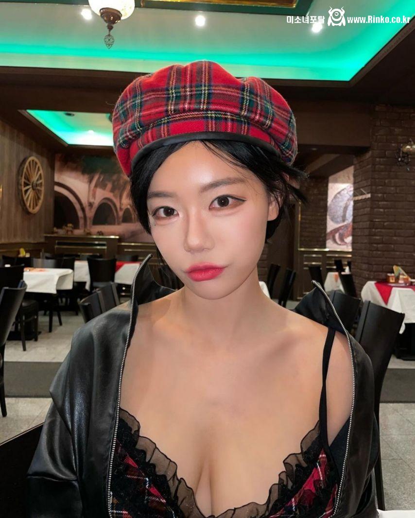 최근 단발컷 했다는 [빛베리] 미모와 가슴골