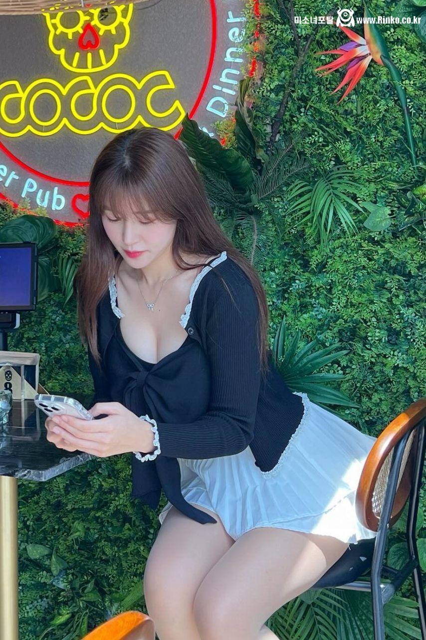 치어리더 김도아 사복 아찔한 가슴골 + 초미니 허벅지 팬티