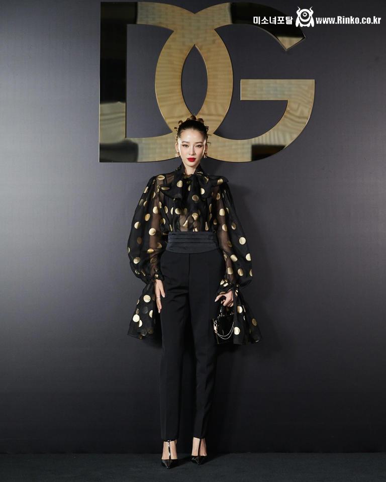 모델 아이린, 눈길 사로잡는 땡땡이 매력…시스루로 완성한 시크 도트 룩