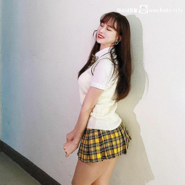 김한나 스쿨룩 and 빨간 원피스