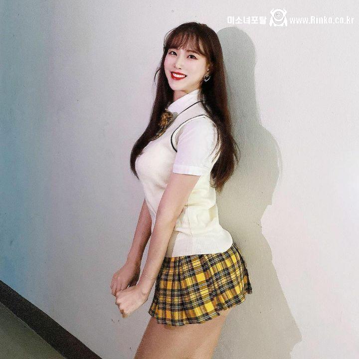 김한나 스쿨룩 and 빨간 원피스