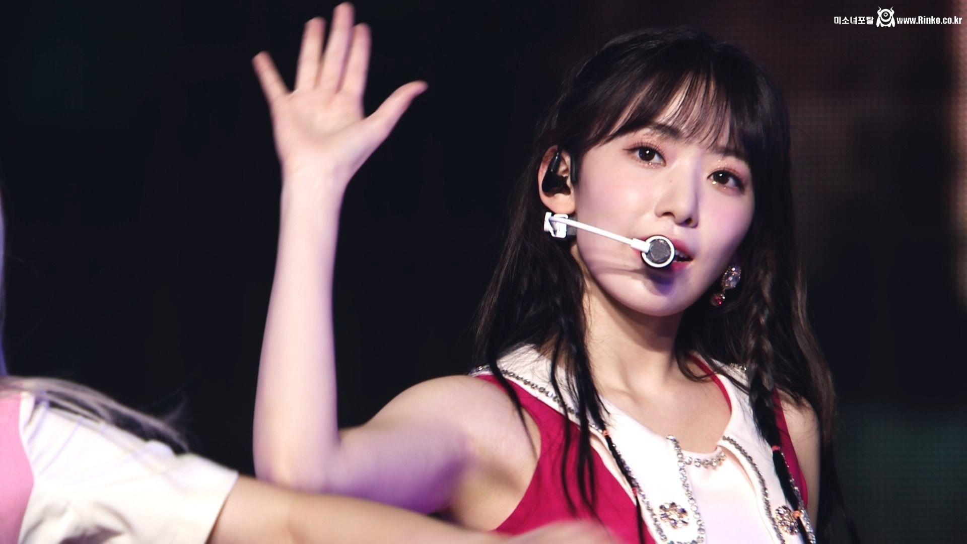 190925 IZ＊ONE 1ST CONCERT ＜EYES ON ME＞in JAPAN Saitama Super Arena／Blu-ray.AVC.PCM.1080i-DDOLVU-002.mkv_20210519_113452.410.jpg