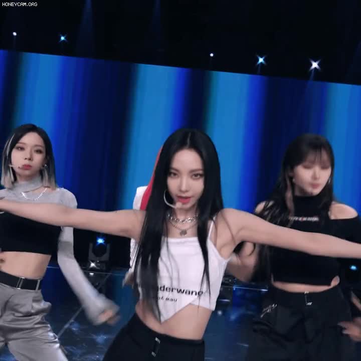 Honeycam 2021-05-25 23-15-47.gif