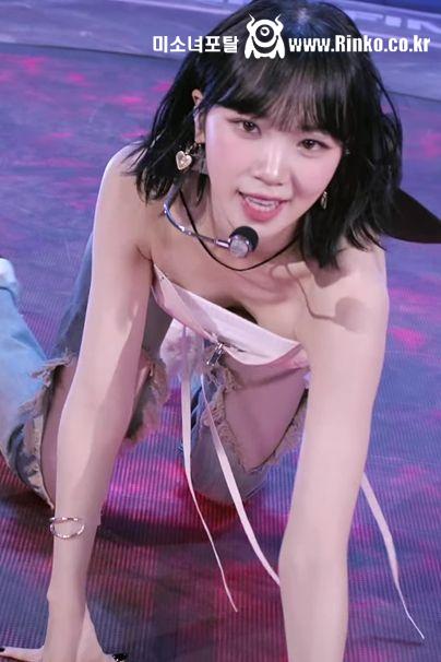 엉금엉금 기어다니는 안무 르세라핌 김채원