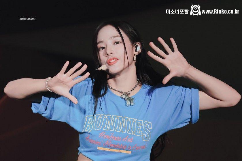 시원한 크롭티 배꼽 뉴진스 민지