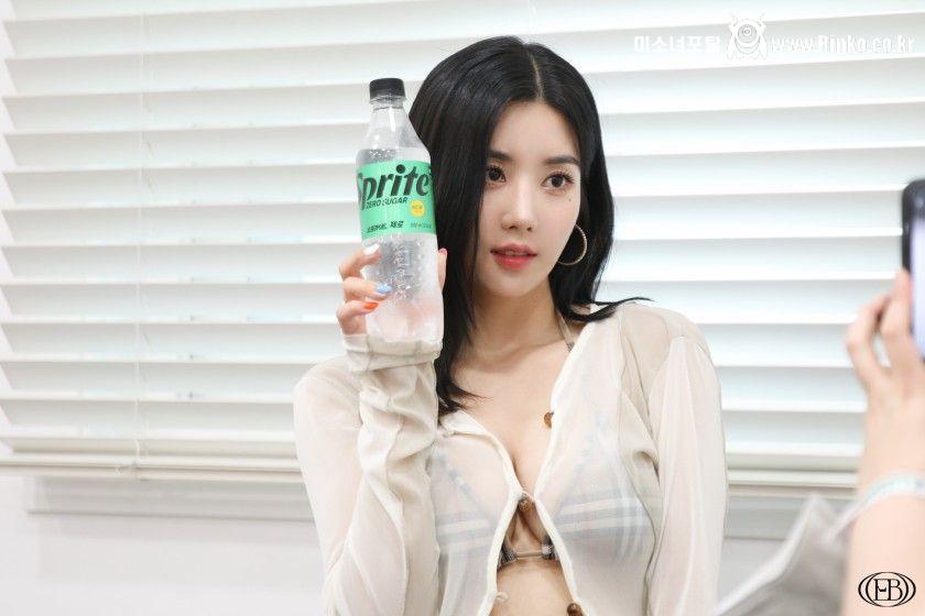 권은비 워터밤 비하인드 포토