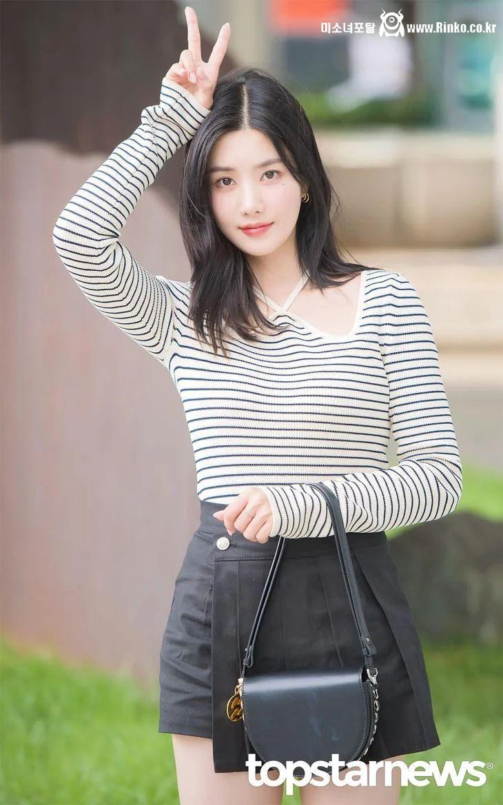 오늘자 권은비 영스트리트 출근길