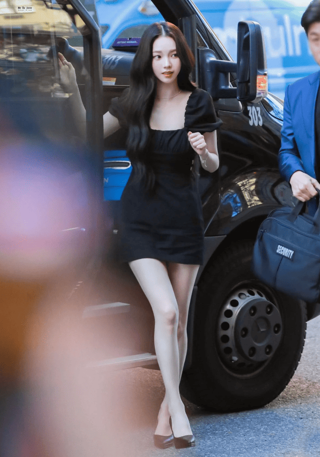 드레스가 너무 잘어울리는 에스파 리더 카리나