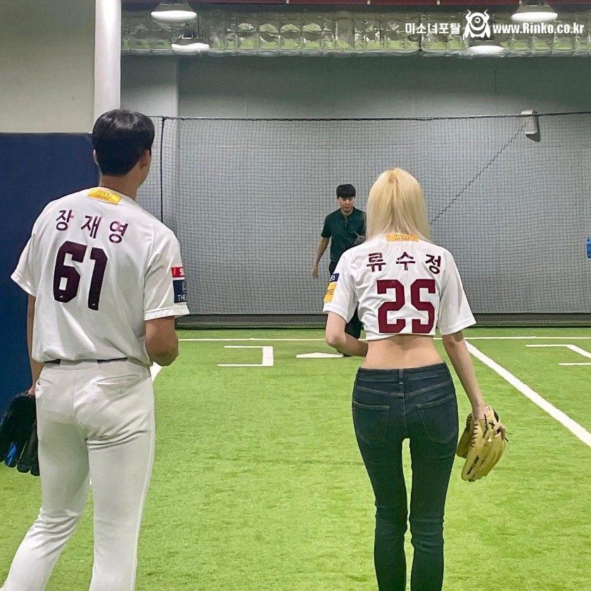 시구하는 예쁜 허리 라인 류수정