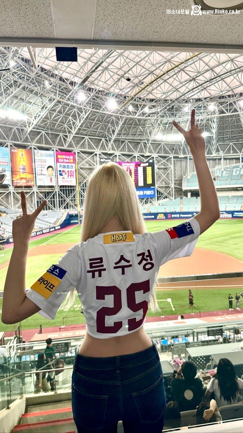 시구하는 예쁜 허리 라인 류수정