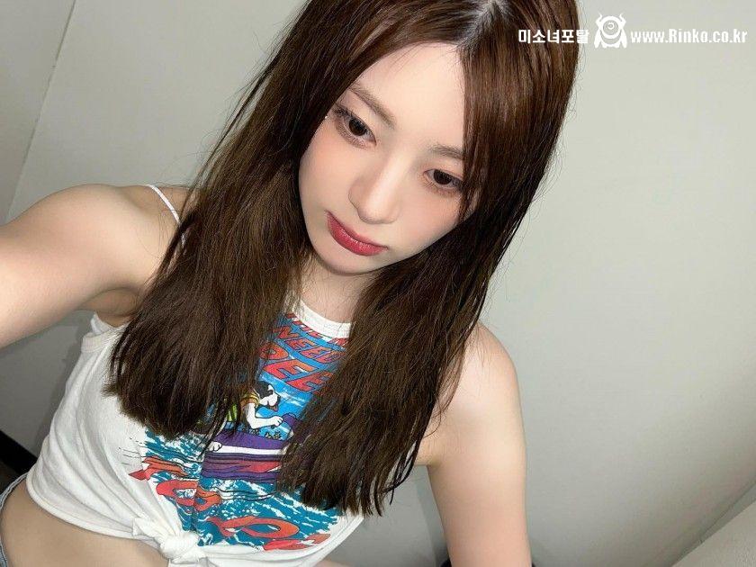 흰 민소매 흰 피부 워터밤 스테이씨 세은