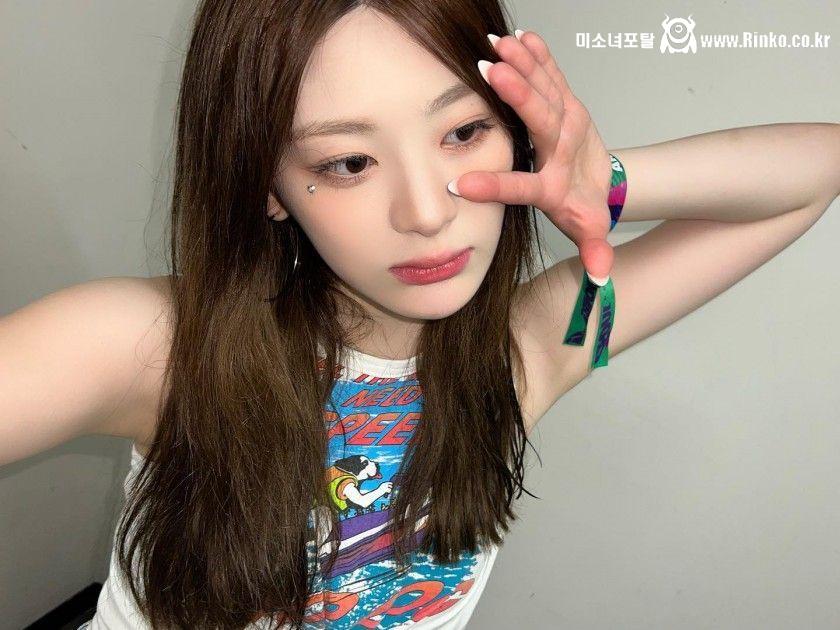 흰 민소매 흰 피부 워터밤 스테이씨 세은