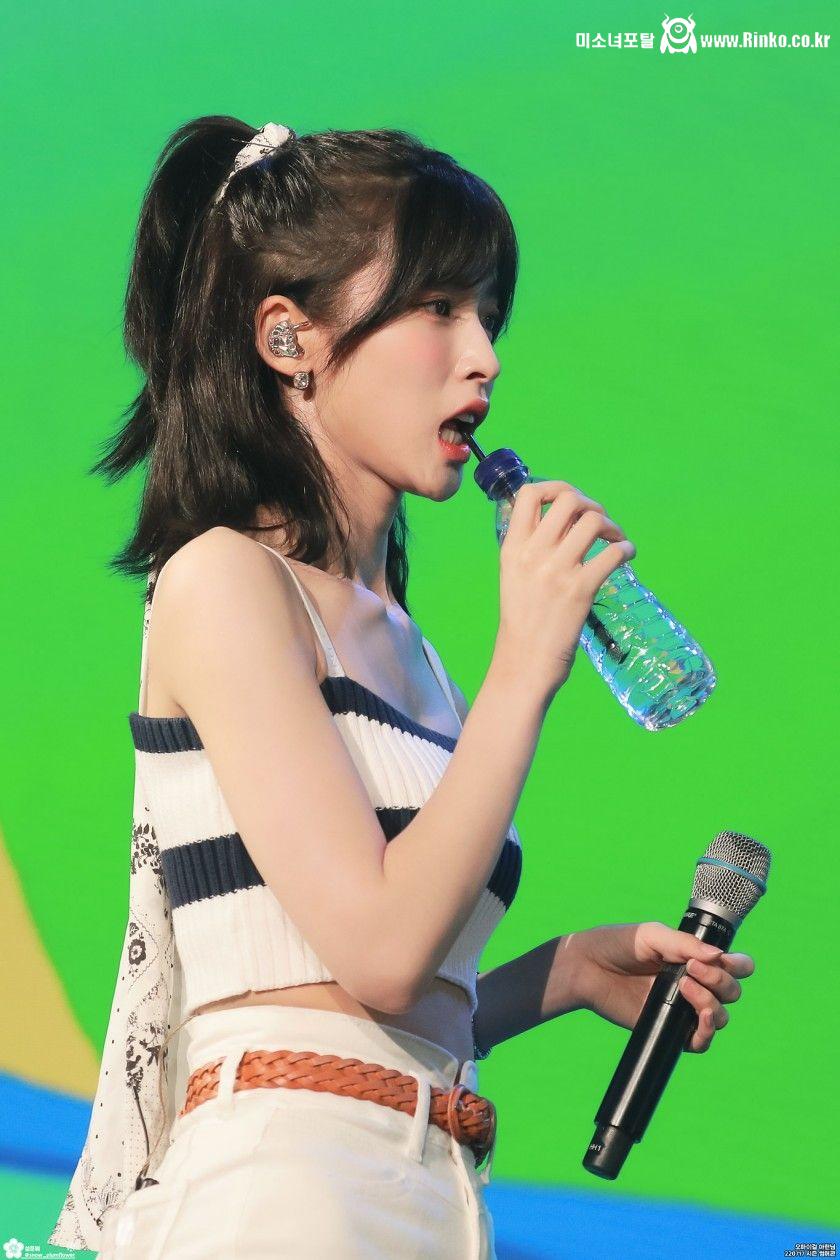 더운 날 수분 충전 오마이걸 아린