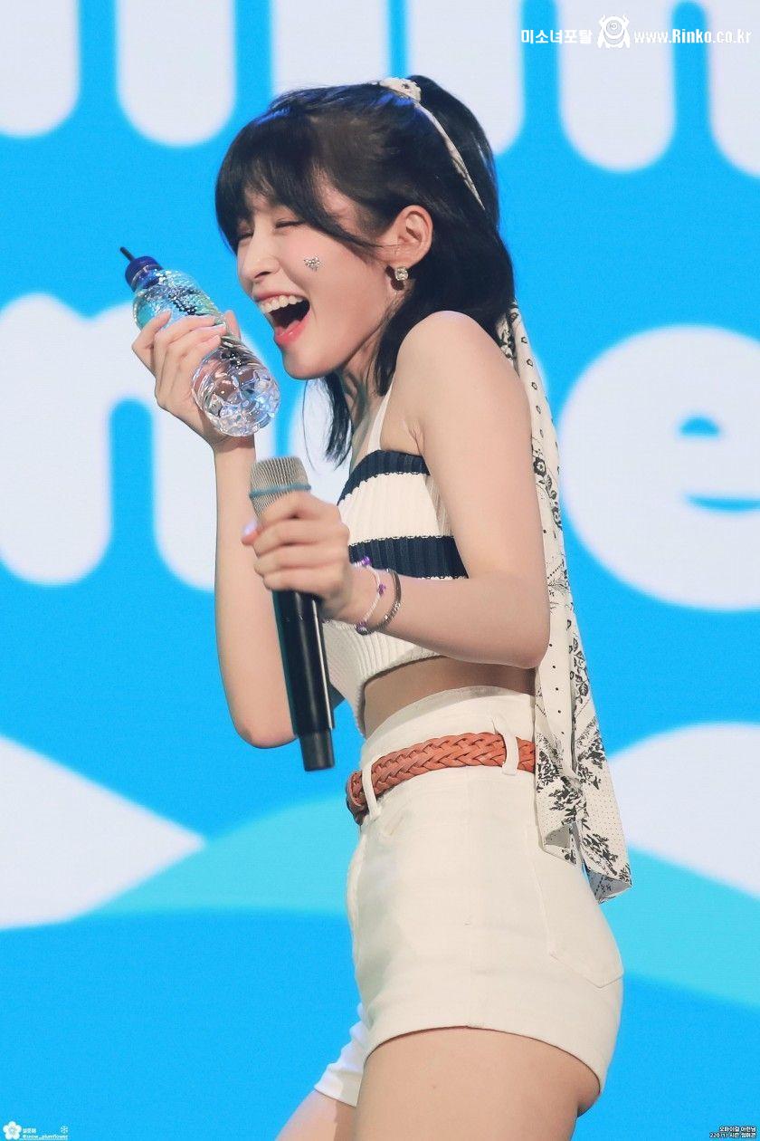 더운 날 수분 충전 오마이걸 아린