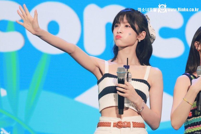 더운 날 수분 충전 오마이걸 아린