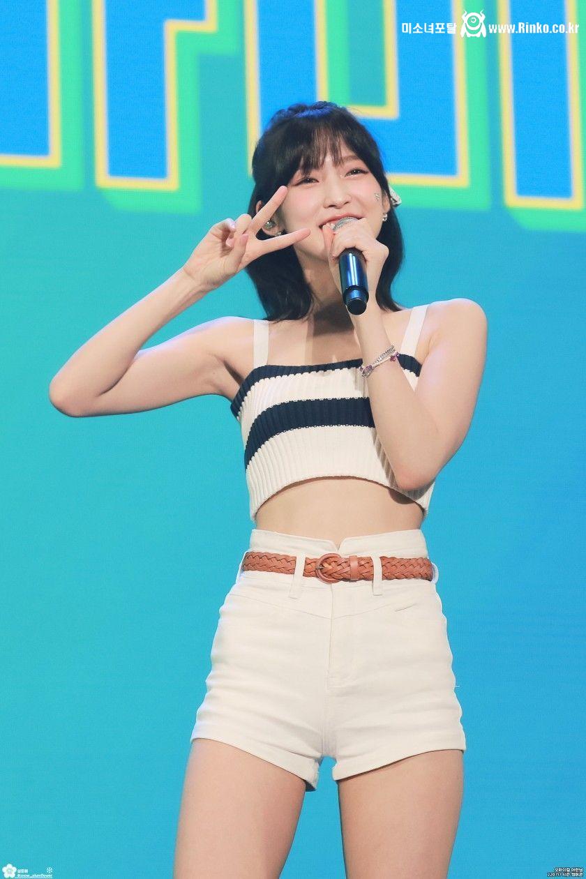 더운 날 수분 충전 오마이걸 아린