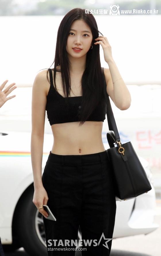 청순한 미모 공항패션 르세라핌 카즈하