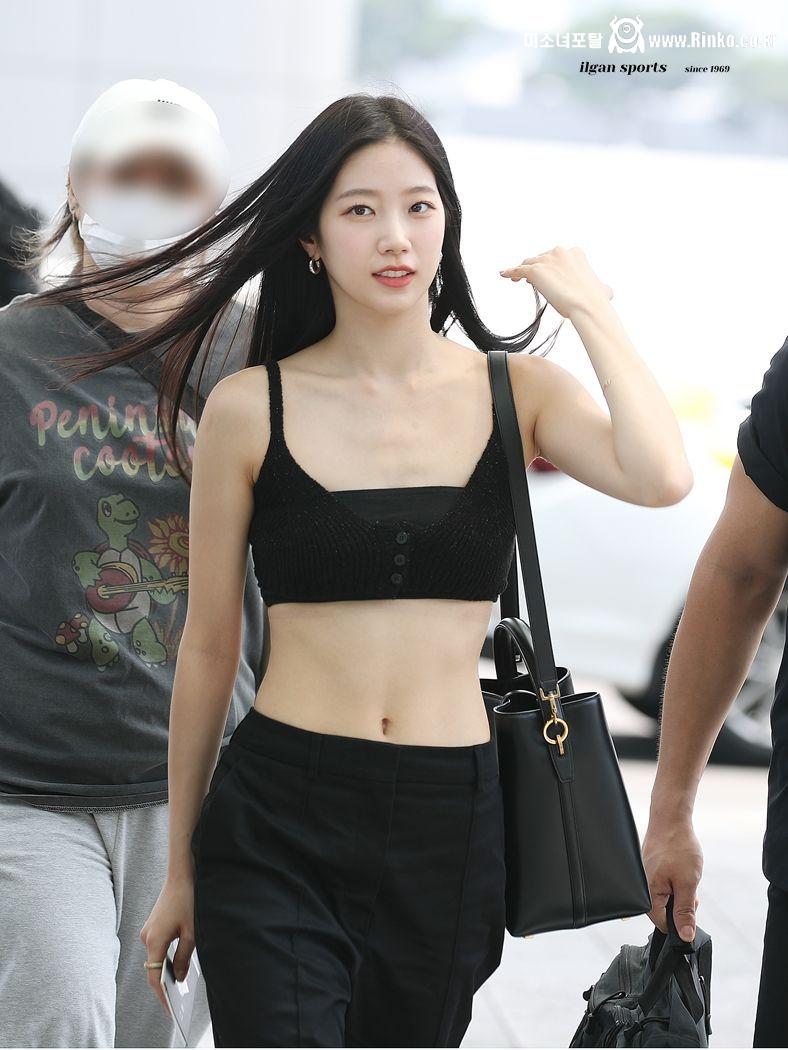 청순한 미모 공항패션 르세라핌 카즈하