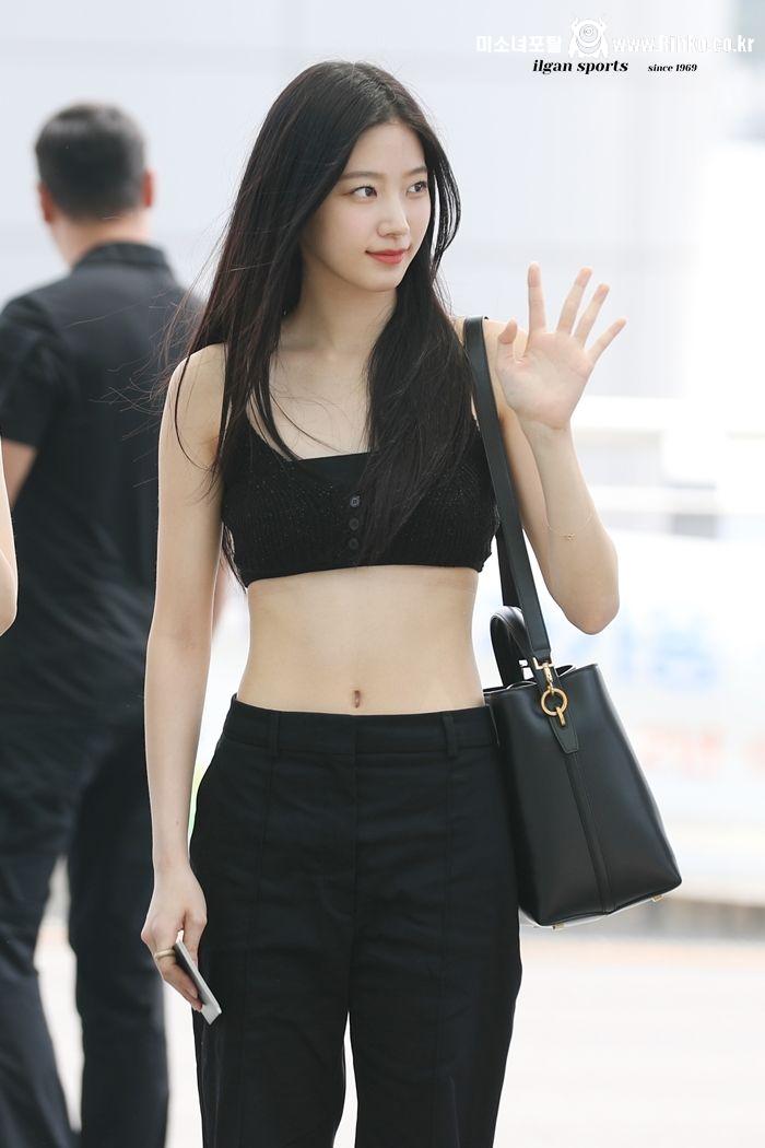 청순한 미모 공항패션 르세라핌 카즈하