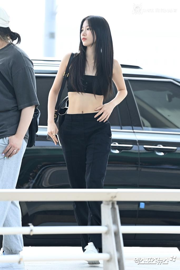 청순한 미모 공항패션 르세라핌 카즈하