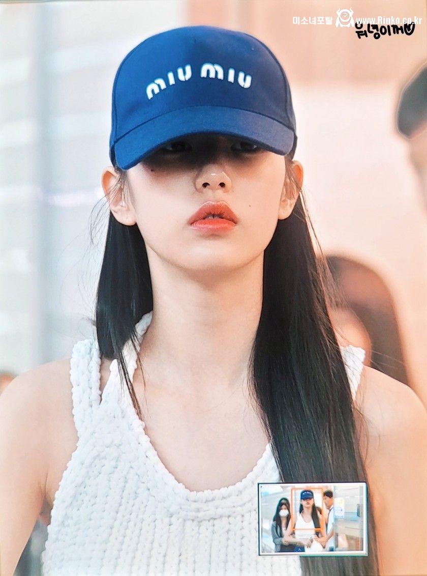 공항에서 작은 두상 볼캡 패션 아이브 장원영