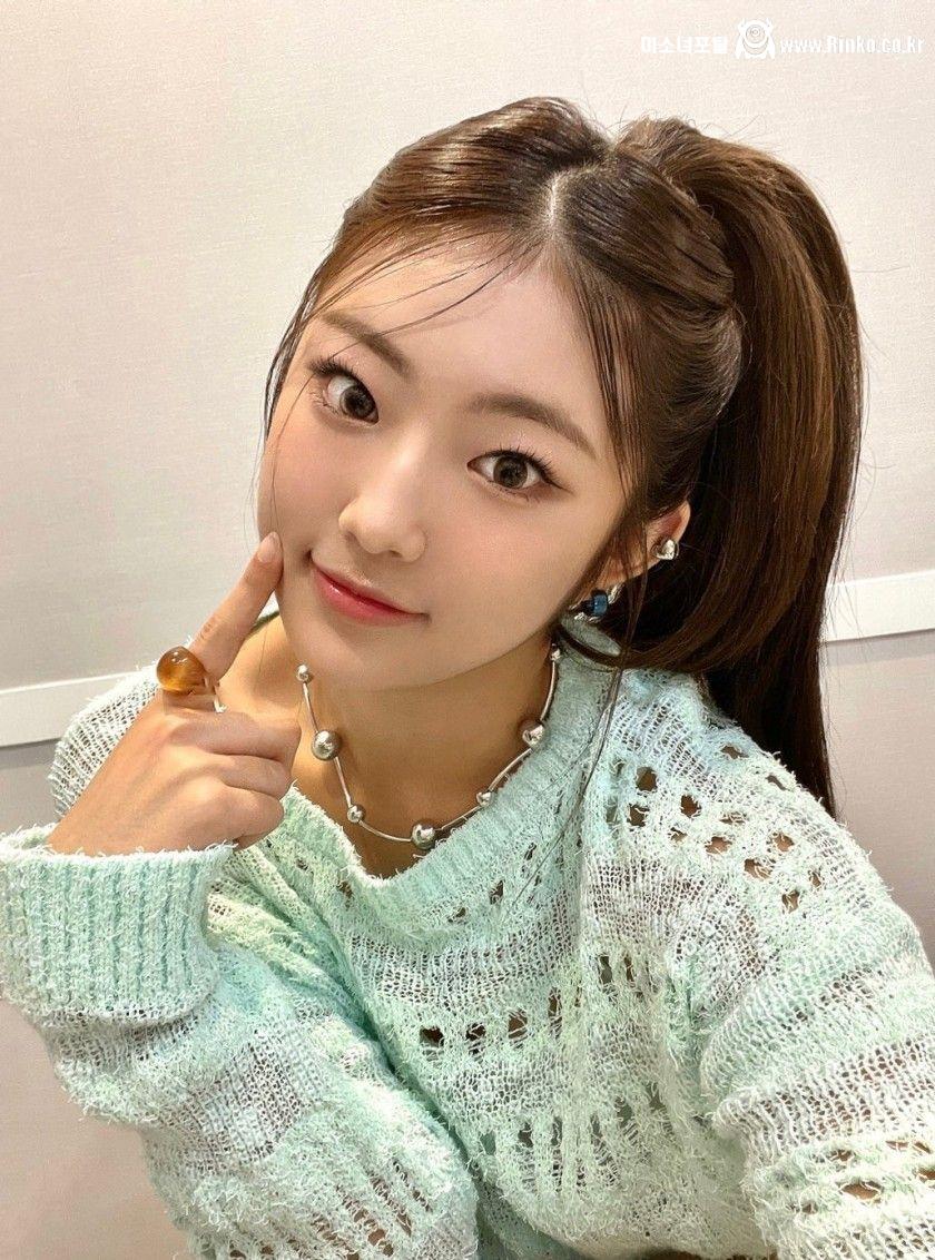 비 맞는 크롭 니트 하이키 옐