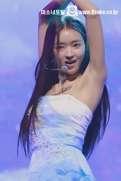 컴백 쇼케이스 오프솔더 드레스 오마이걸 유아