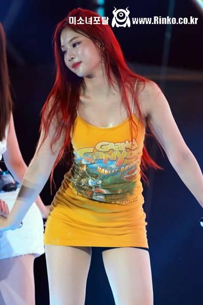 노란 나시 원피스 겨땀 꿀벅지 스테이씨 아이사