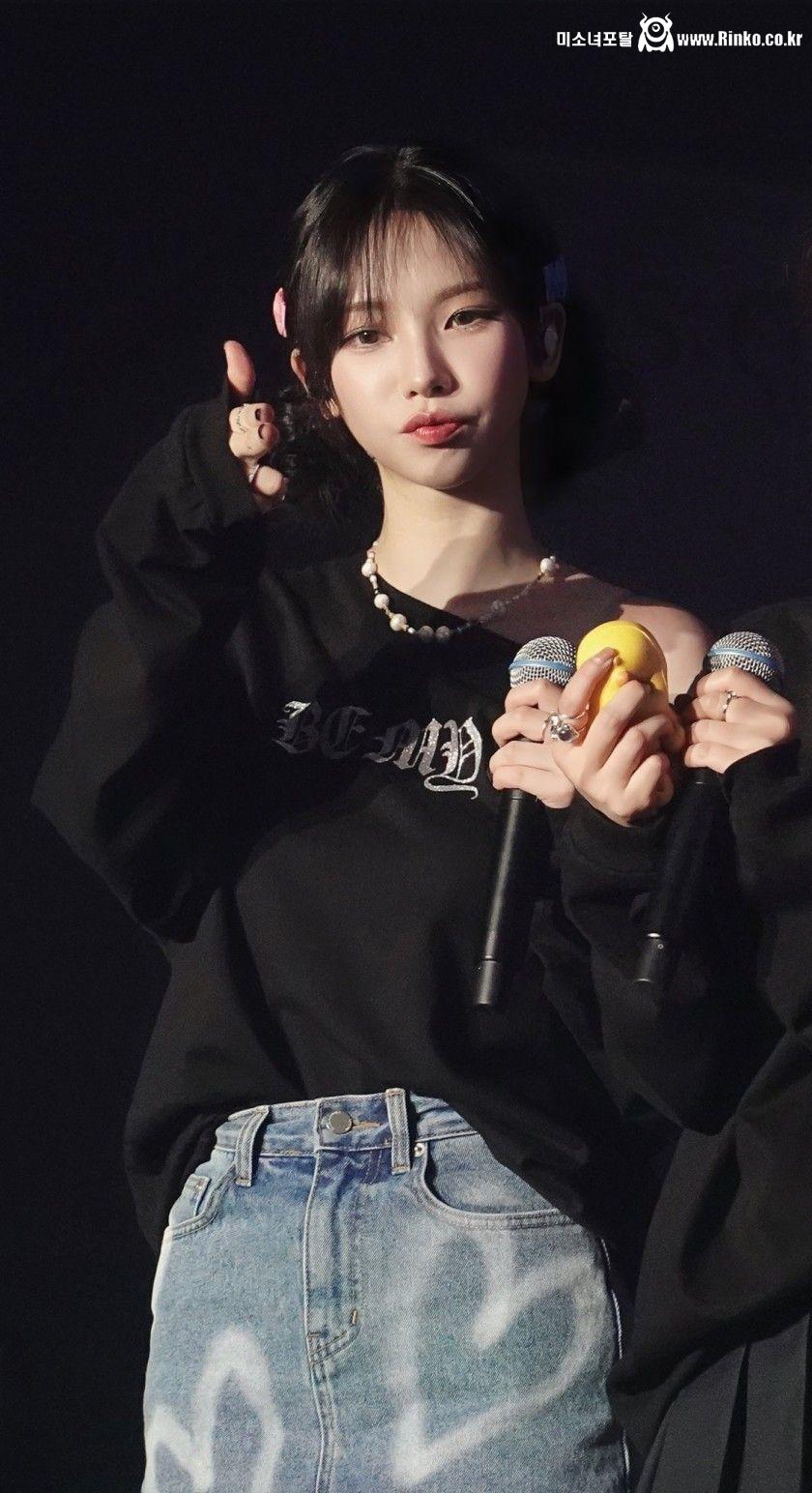 콘서트에서 팬서비스 허벅지 에스파 카리나