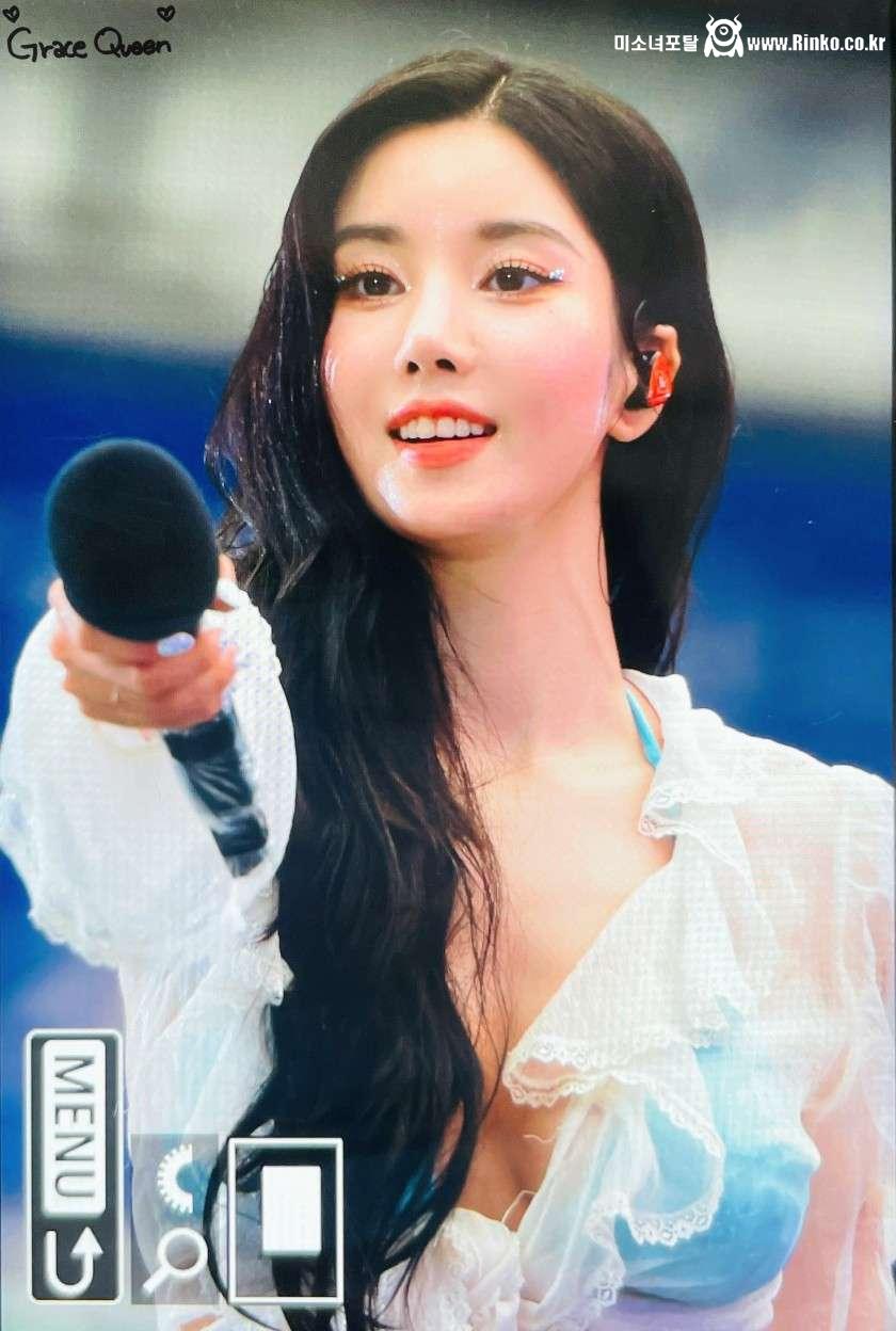 도쿄 워터밤에서 시스루 셔츠 권은비