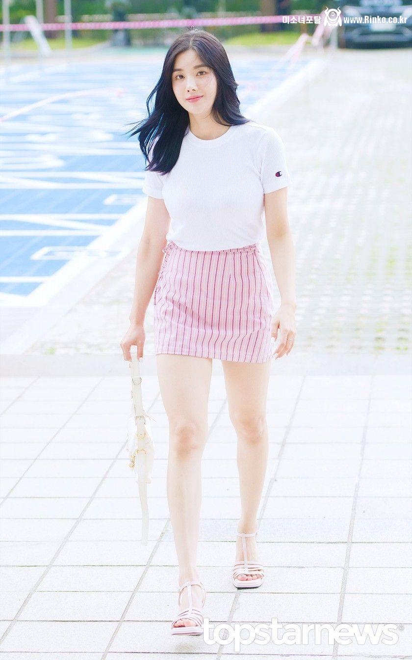 골지 티셔츠 묵직한 출근길 권은비