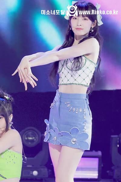 꽃달린 청치마 오마이걸 아린