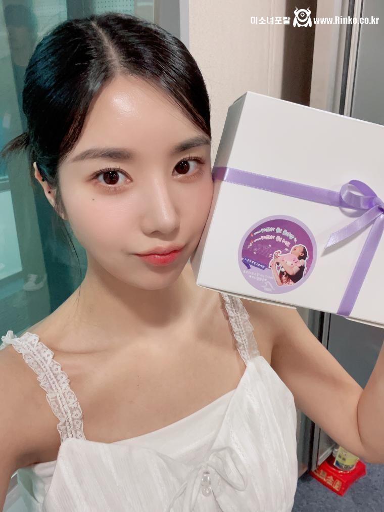 어렵게 찾은 권은비 도쿄 워터밤 비키니 1장 (고화질) + 귀국사진