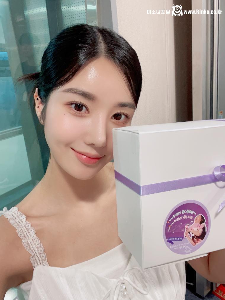 어렵게 찾은 권은비 도쿄 워터밤 비키니 1장 (고화질) + 귀국사진