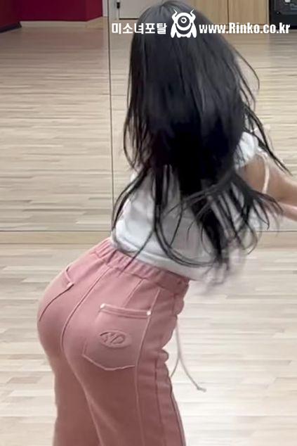 안무 연습하는 츄리닝 바지 뒤태 ITZY 유나