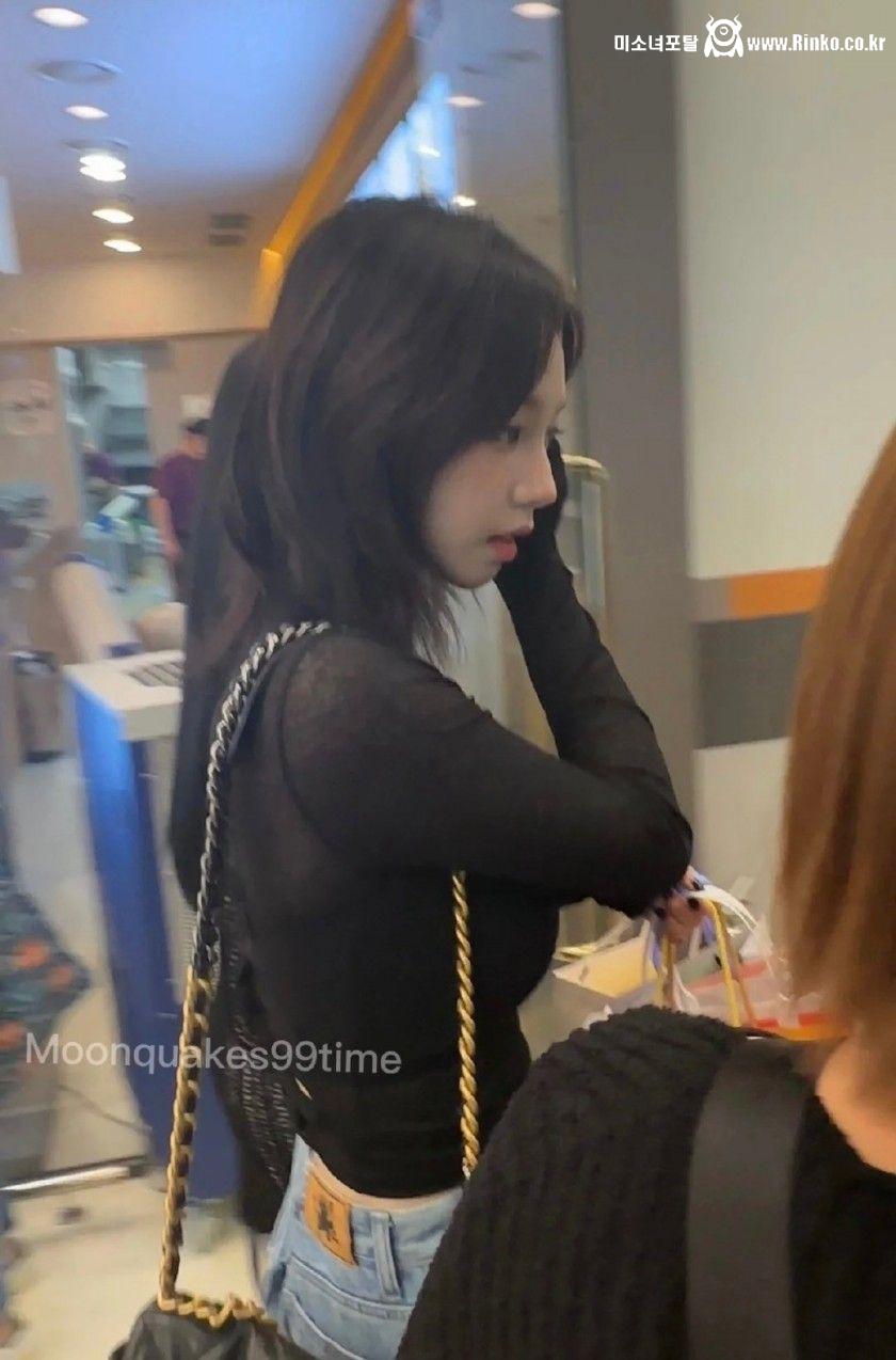 어제자 중단발 시스루 셔츠 공항패션 에스파 카리나