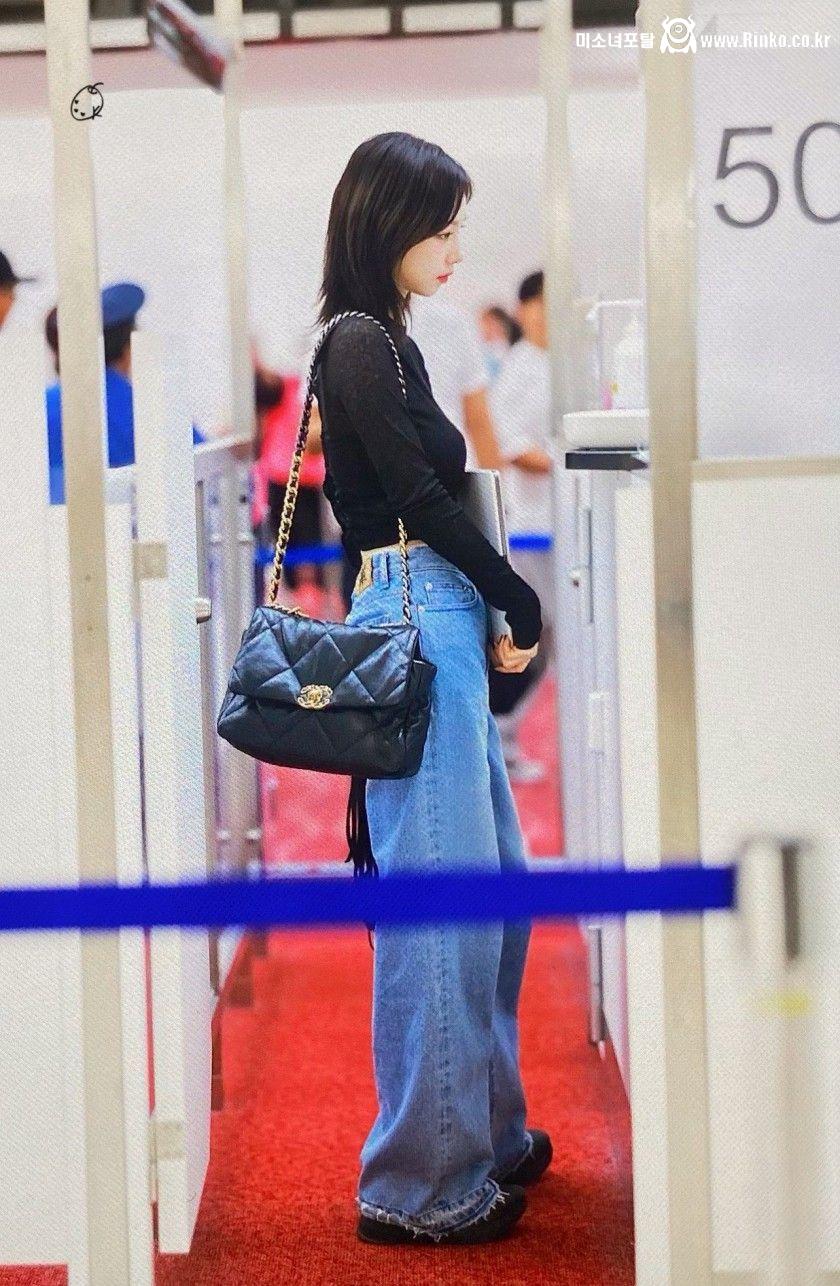 어제자 중단발 시스루 셔츠 공항패션 에스파 카리나